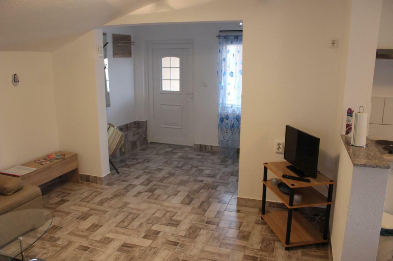 Apartments Anicic Coric Omišalj Εξωτερικό φωτογραφία